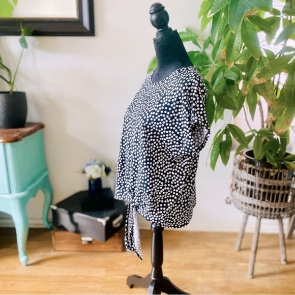 🏷️ 4/$25 Polka Dot Abstract Tie Front Boxy Crop Oversize Drop Shoulder Blouse - Picture 5 of 8